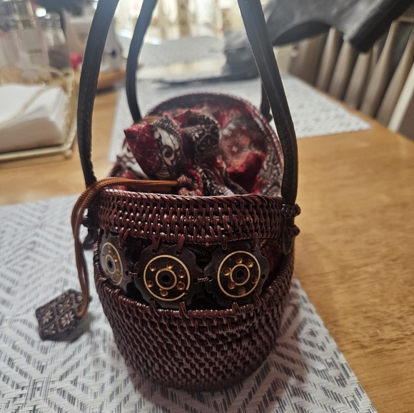 Unique rattan drawstring purse. - Picture 1 of 6